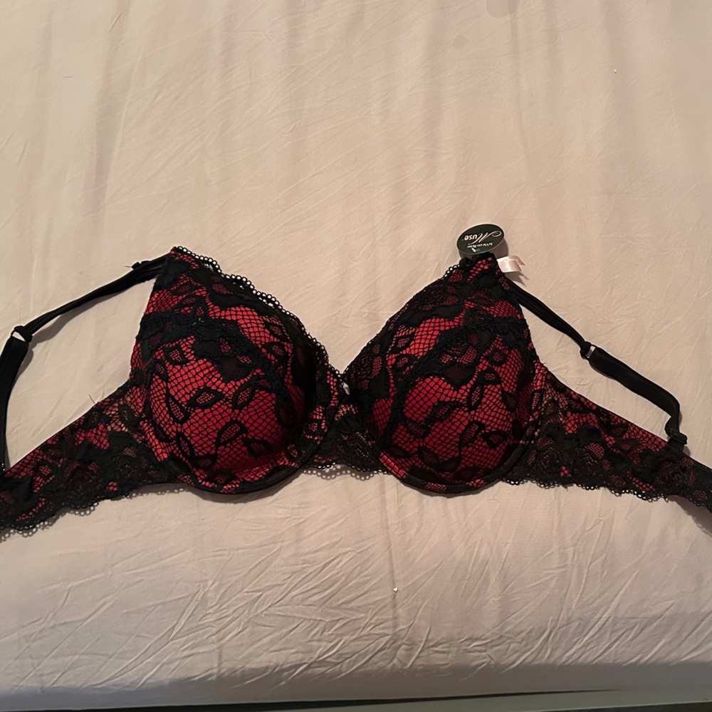 La Vie En Rose Red and Black Lace Bra